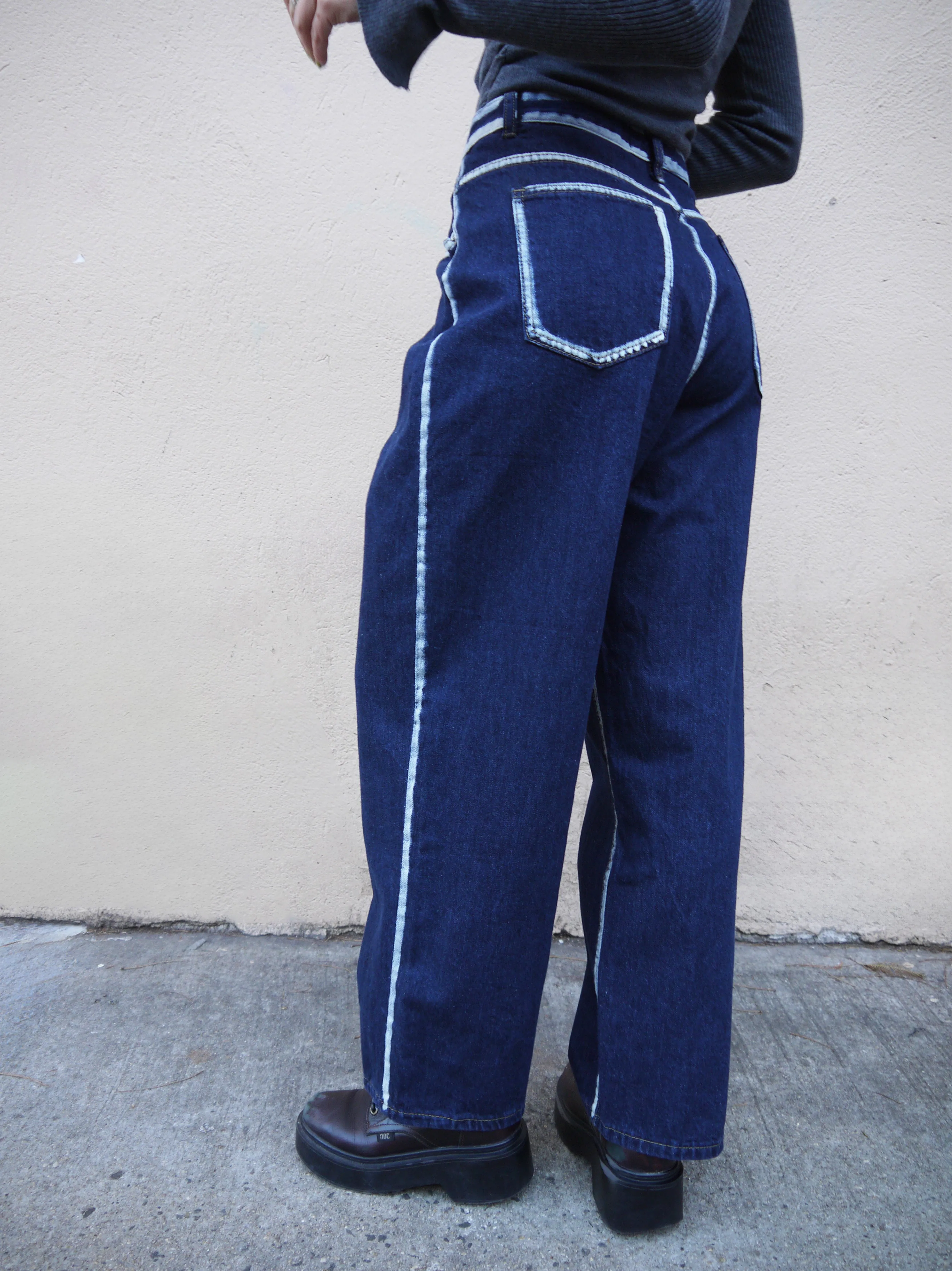 contrast trim raw edge denim pant